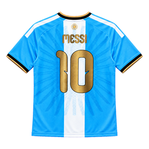 חולצה של מסי עם MESSI 10 בזהב על הגב, חולצת הפרידה של ארגנטינה